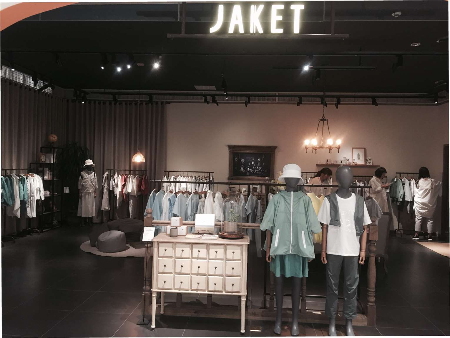 长春分店:长春欧亚卖场童装店