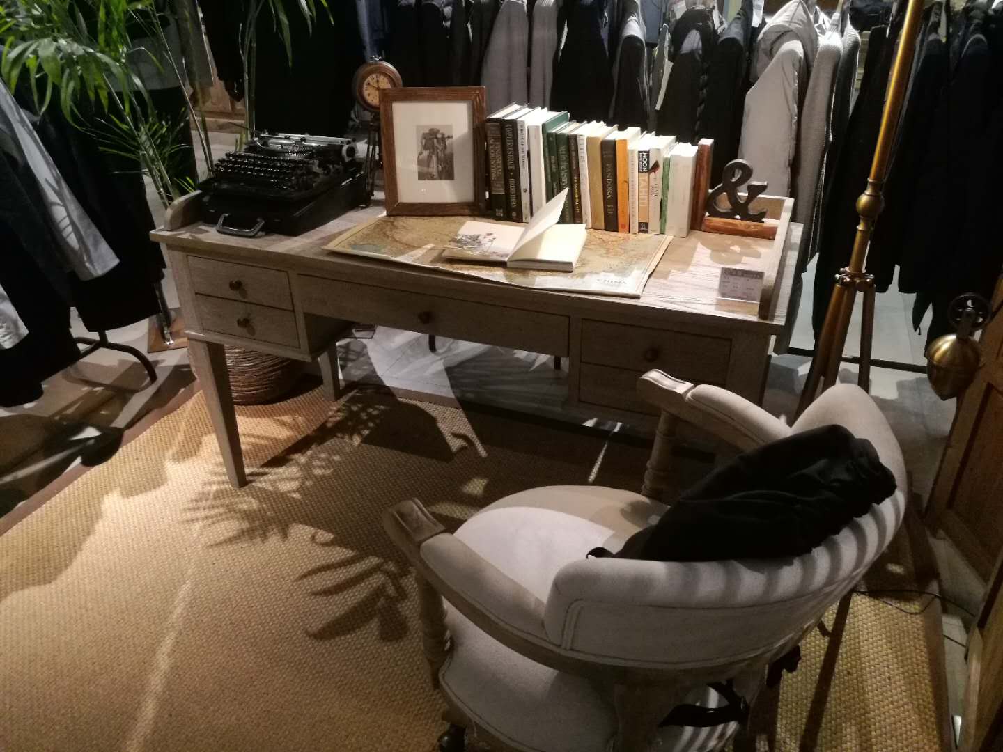 许昌分店:许昌胖东来时代广场男装店