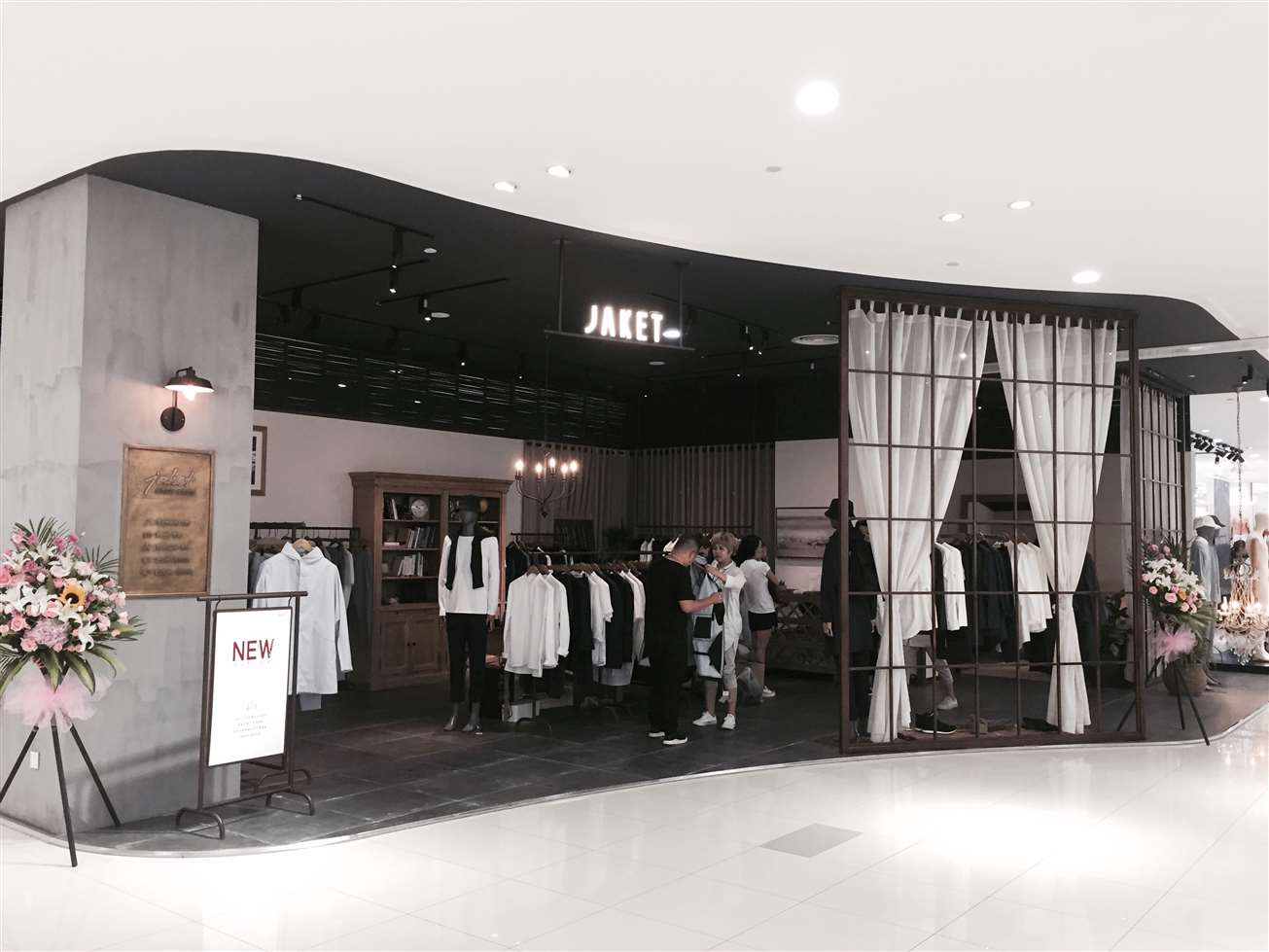 安阳分店:安阳丹尼斯百货男装店