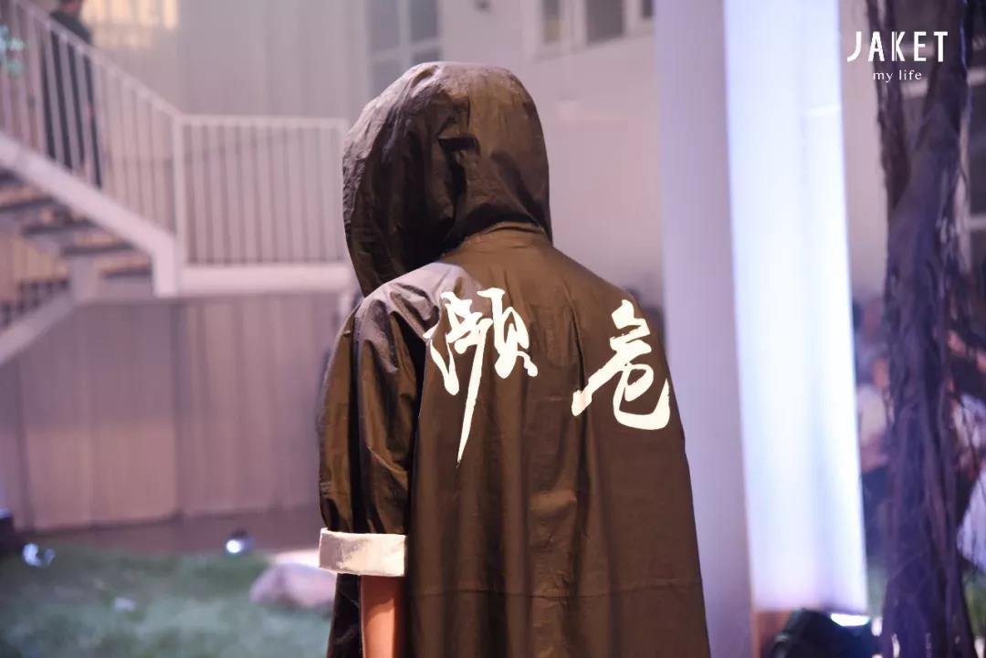 濒危背影.jpg